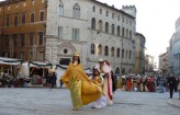 Perugia: Dalla Sacra rappresentazione dellarrivo dei Re Magi in cattedrale, animata dalla compagnia teatrale Angeli Custodi dellOratorio di Ospedalicchio, il messaggio che per salvare questo mondo cè ancora bisogno del Natale